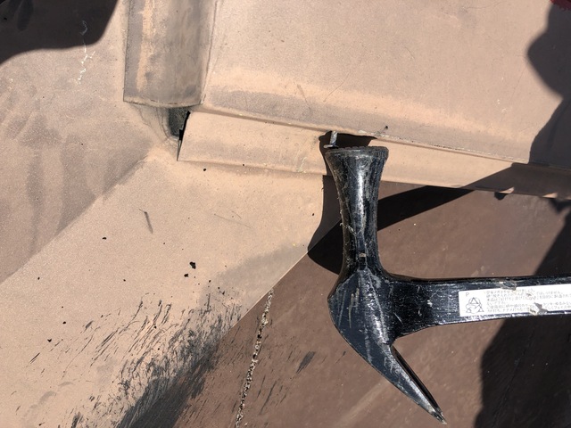 屋根の棟の釘の飛び出し注意