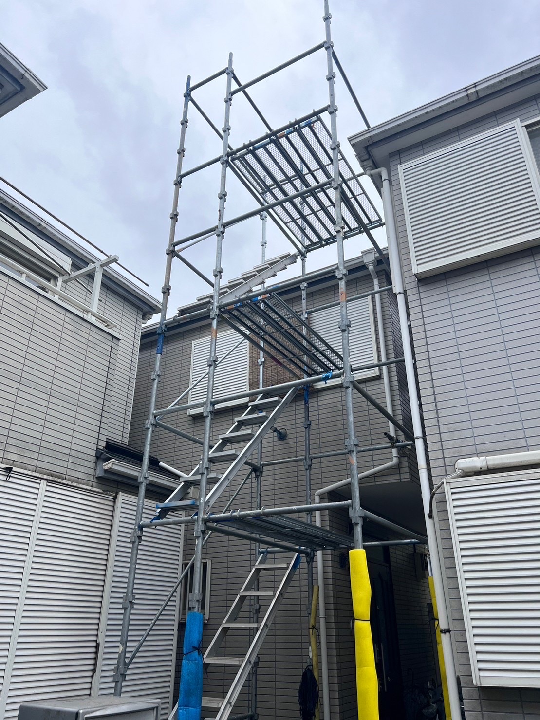 【足場】保土ヶ谷区星川にて仮設工事