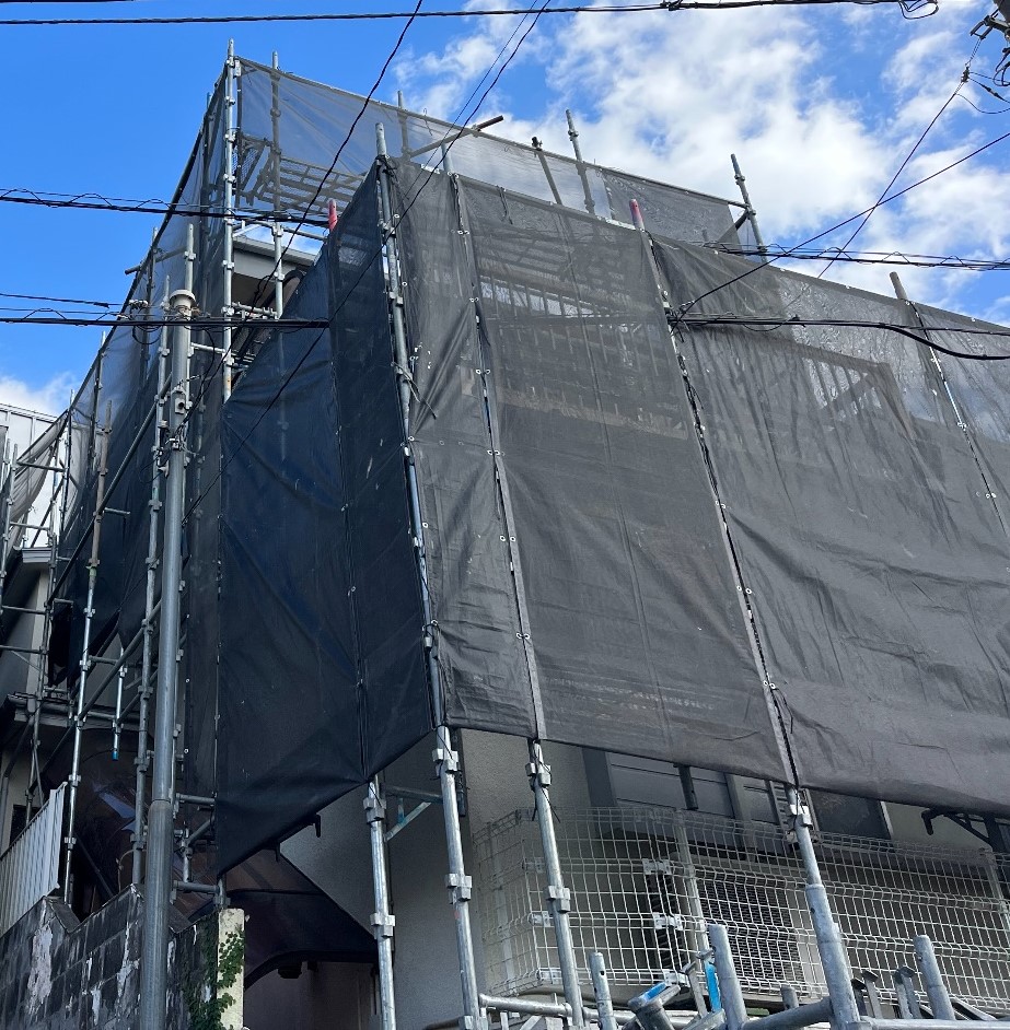 【足場】東京都町田市玉川学園にて仮設工事