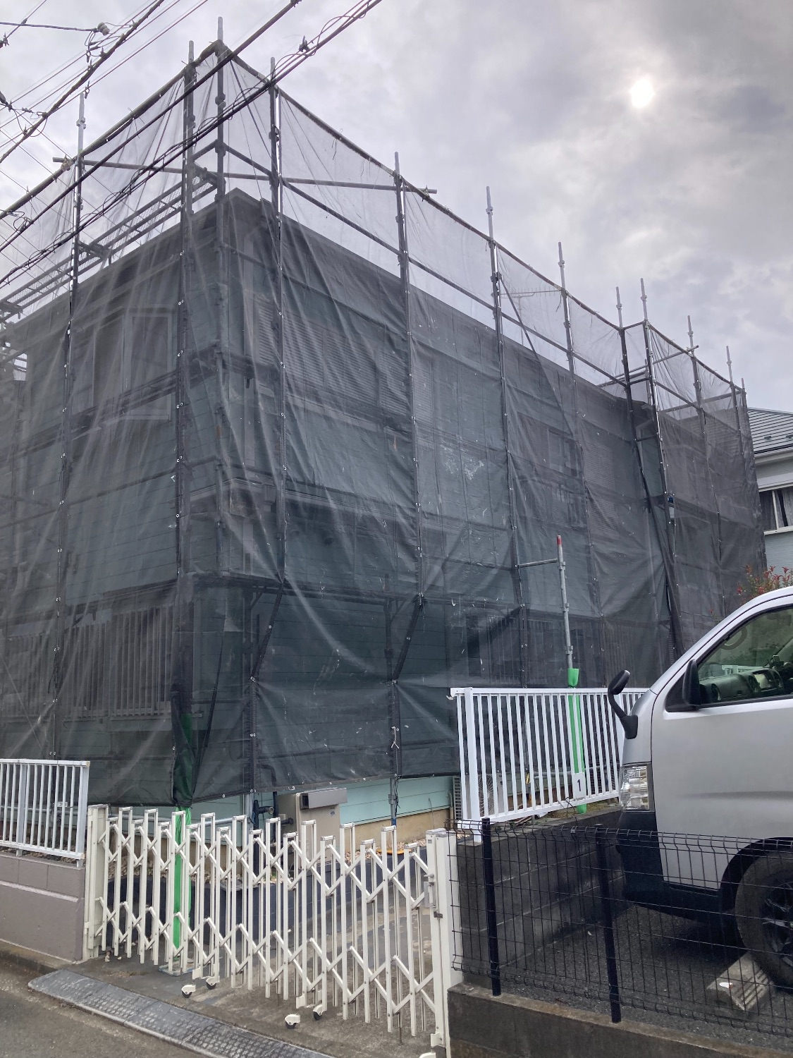 【足場】横浜市泉区和泉中央南にて仮設工事