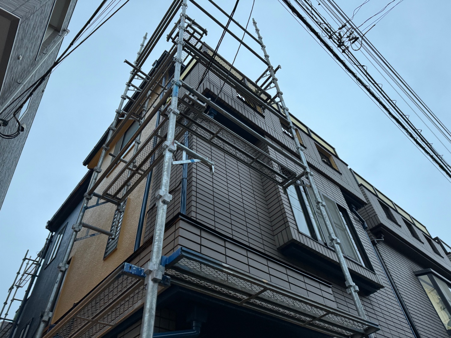 【足場】東京都板橋区南常盤台にて仮設工事