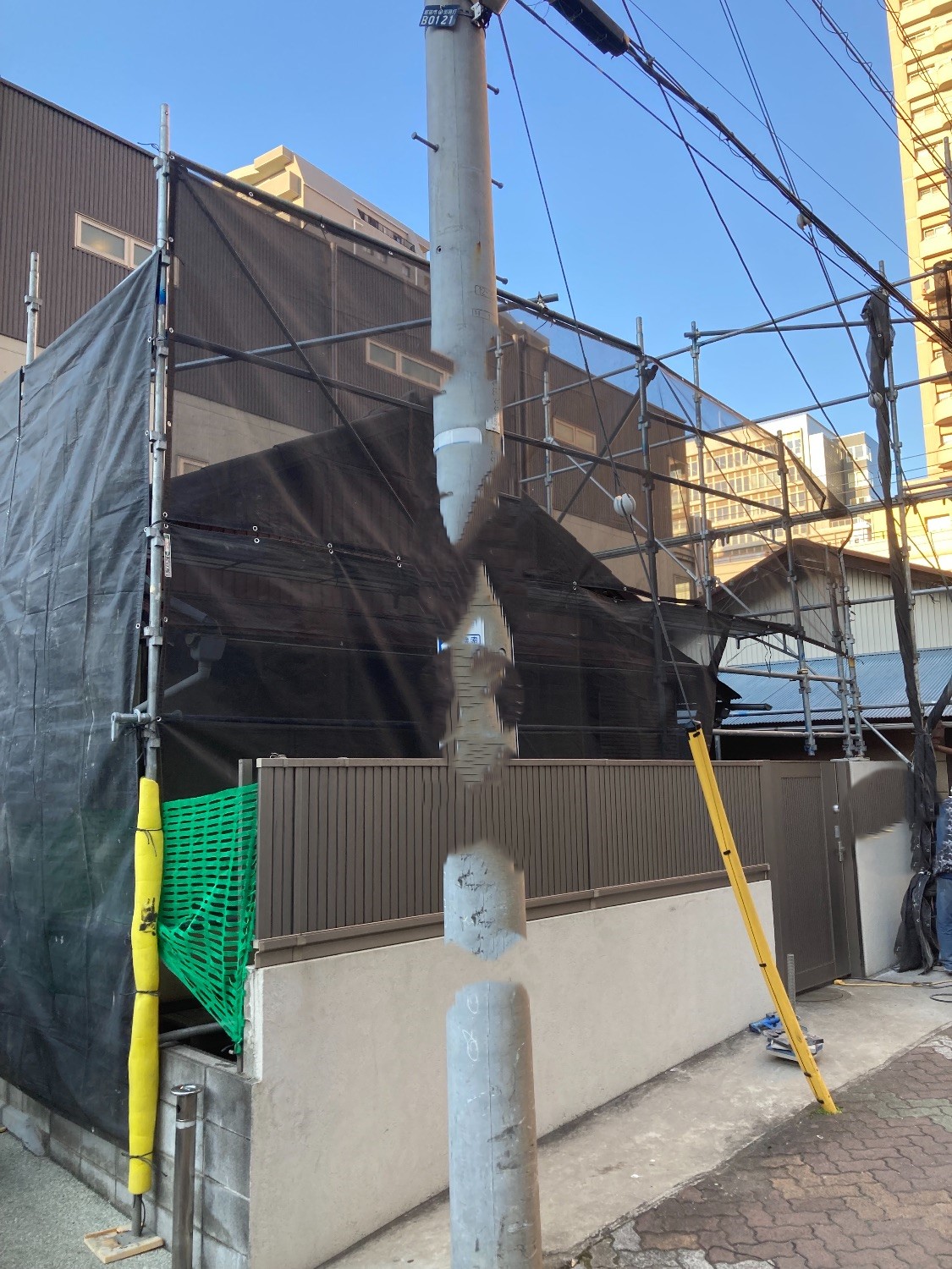 【足場】町田市原町田にて仮設工事