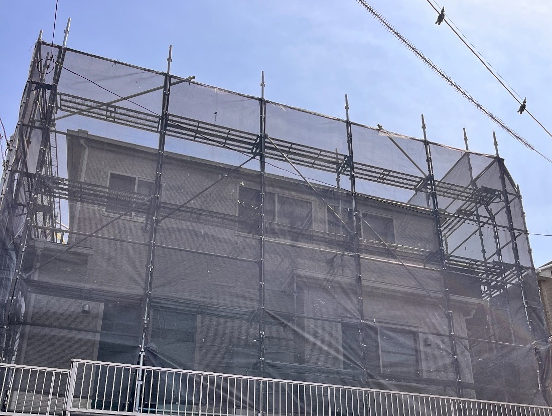 【足場】旭区市沢町にて仮設工事