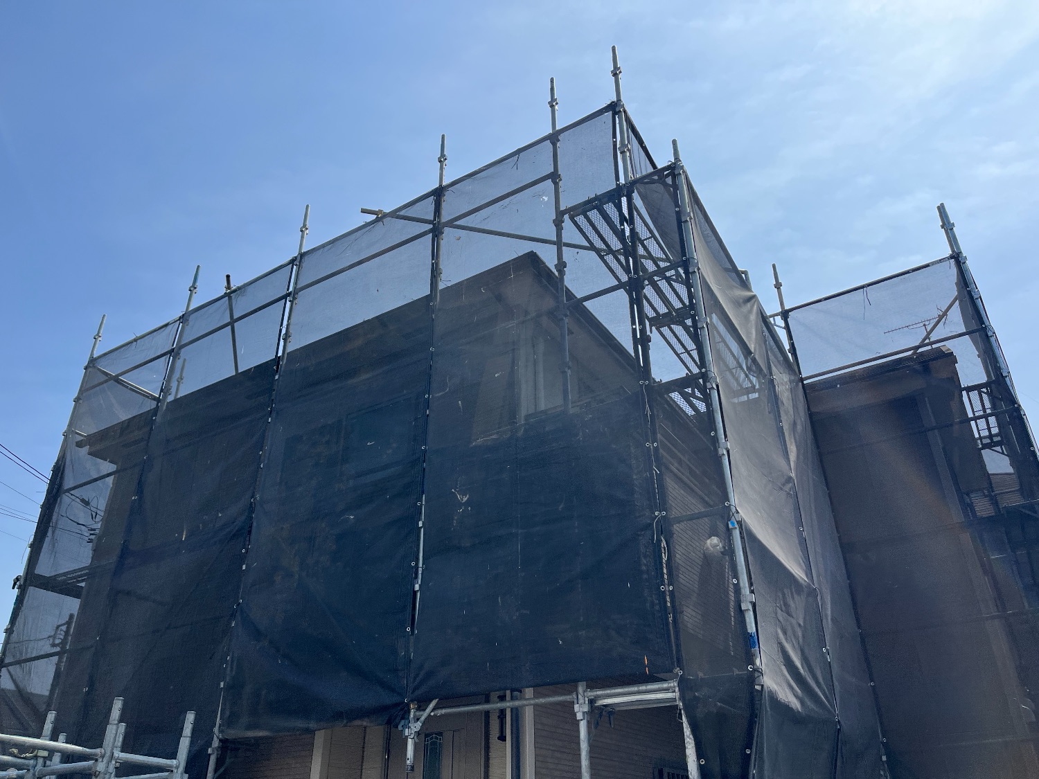 【足場】南区上鶴間本町にて仮設工事