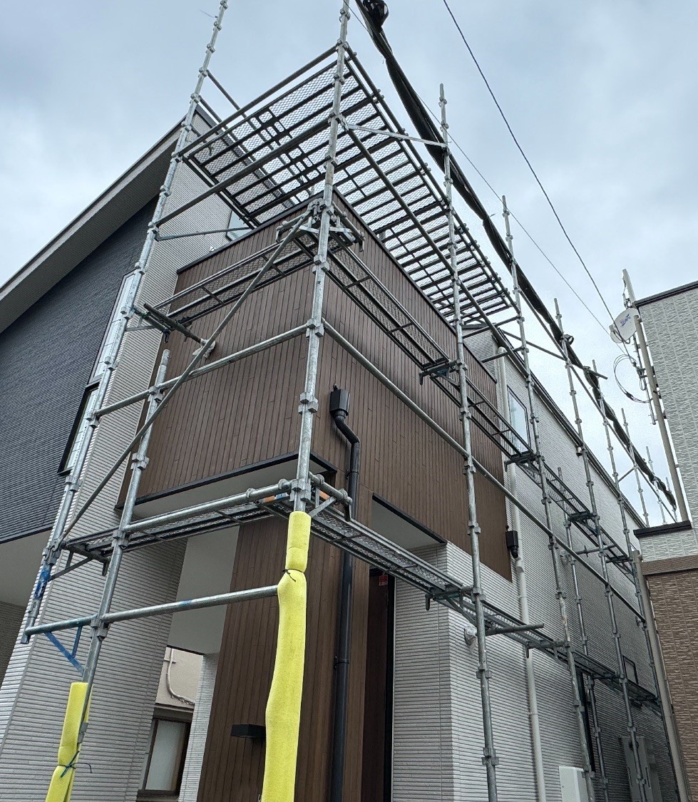 【足場】府中市清水が丘にて仮設工事