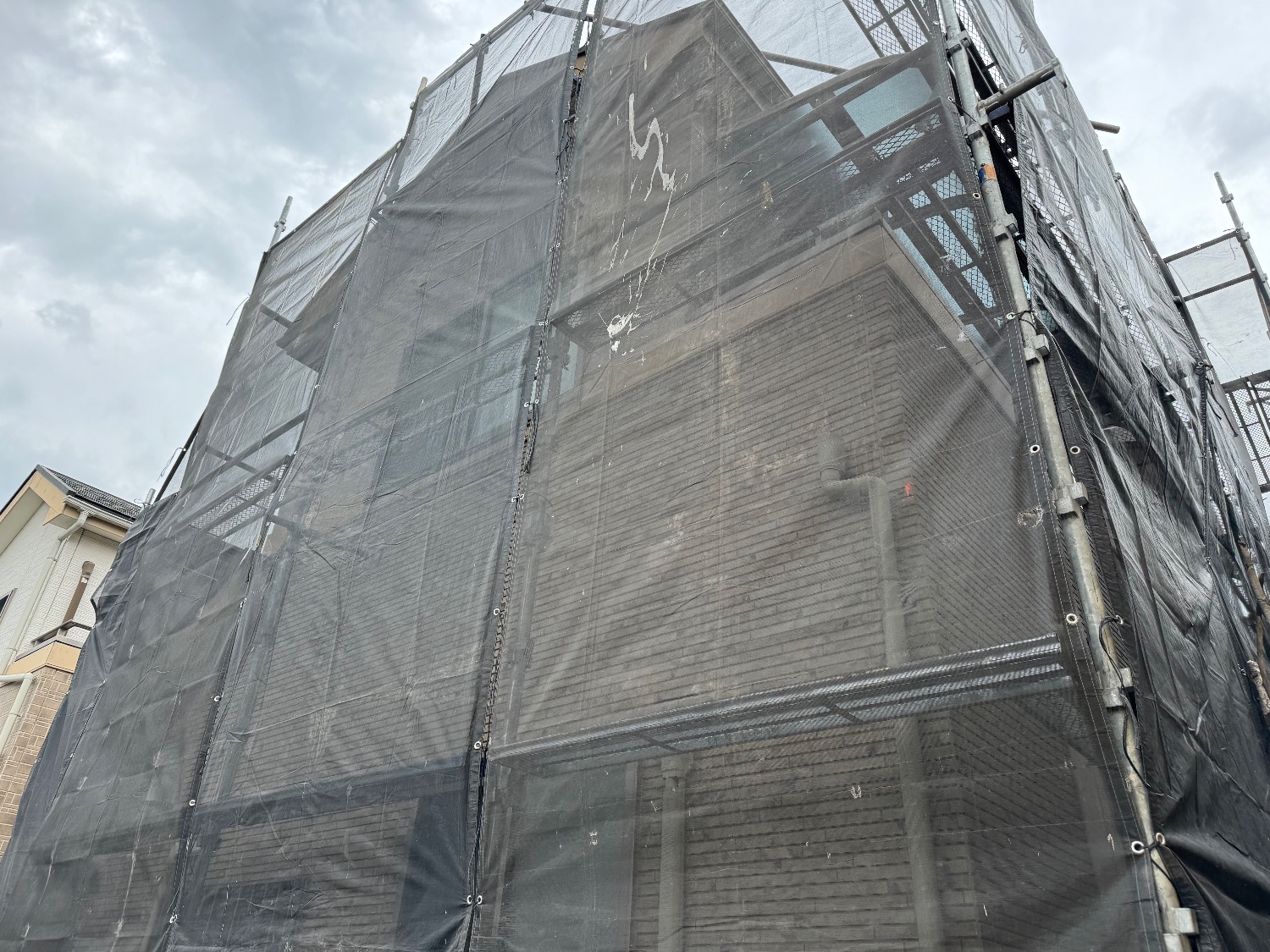 【足場】足立区鹿浜にて仮設工事