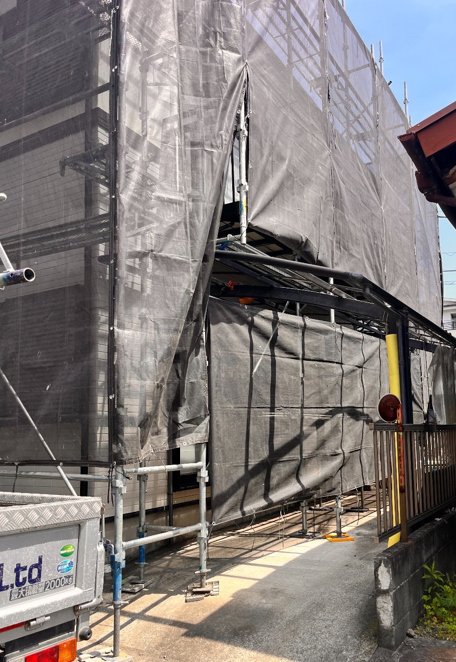 【足場】大井町金子にて仮設工事