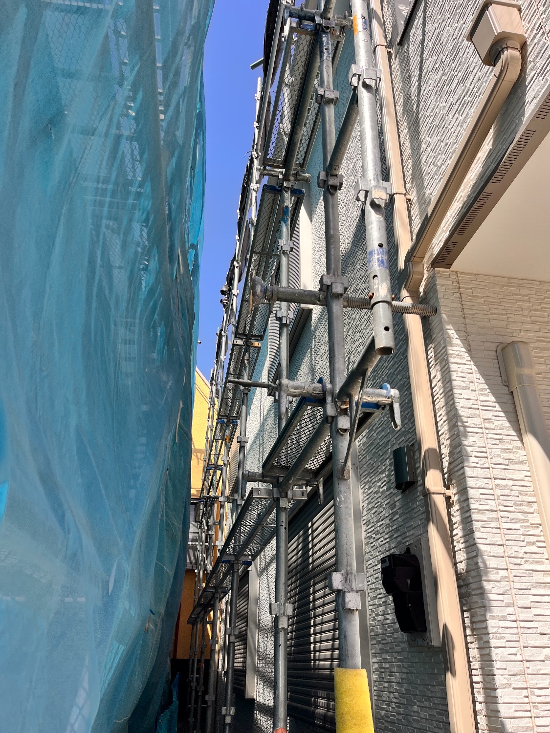 【足場】　板橋区大谷口上町にて仮設工事