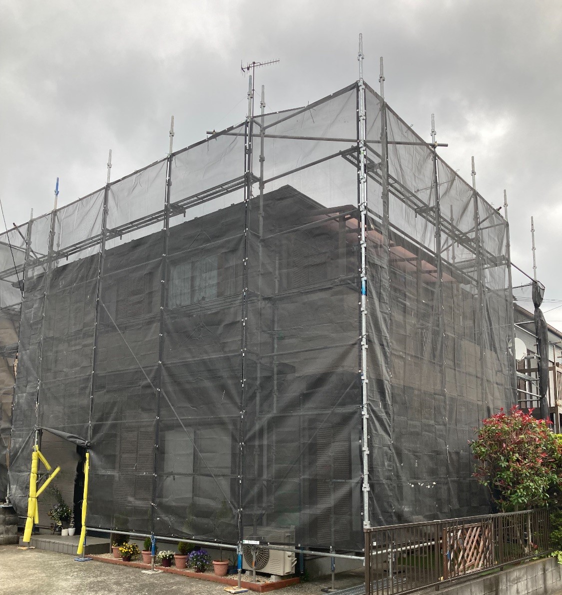 【足場】厚木市下荻野にて仮設工事