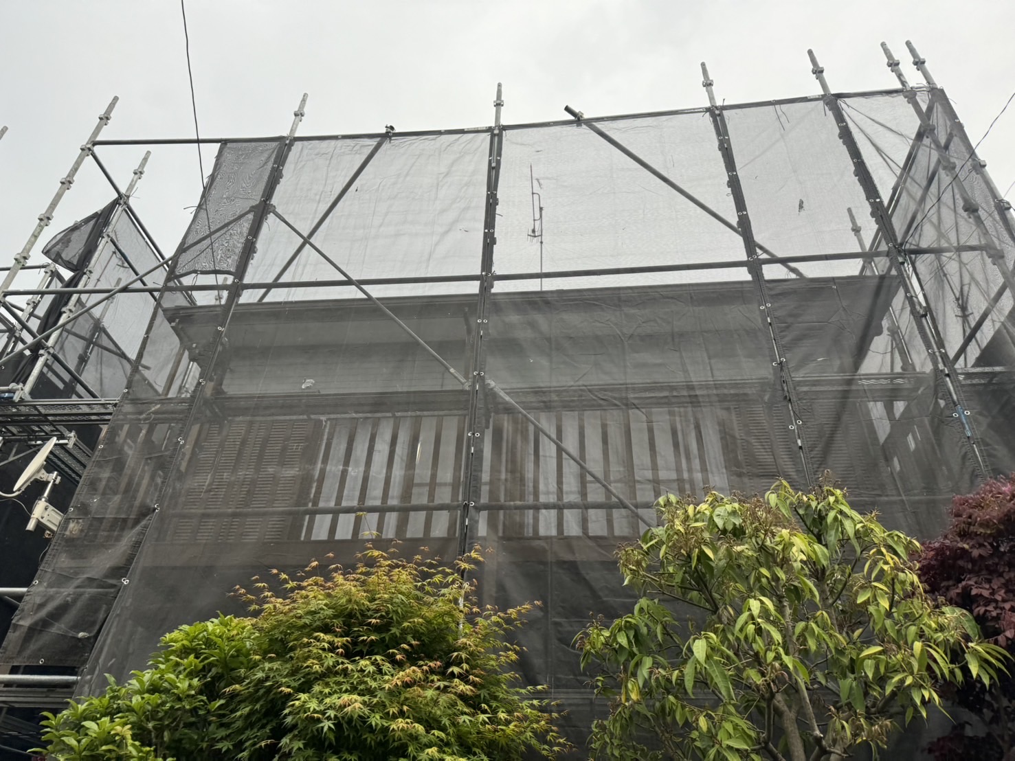 【足場】厚木市下荻野にて仮設工事