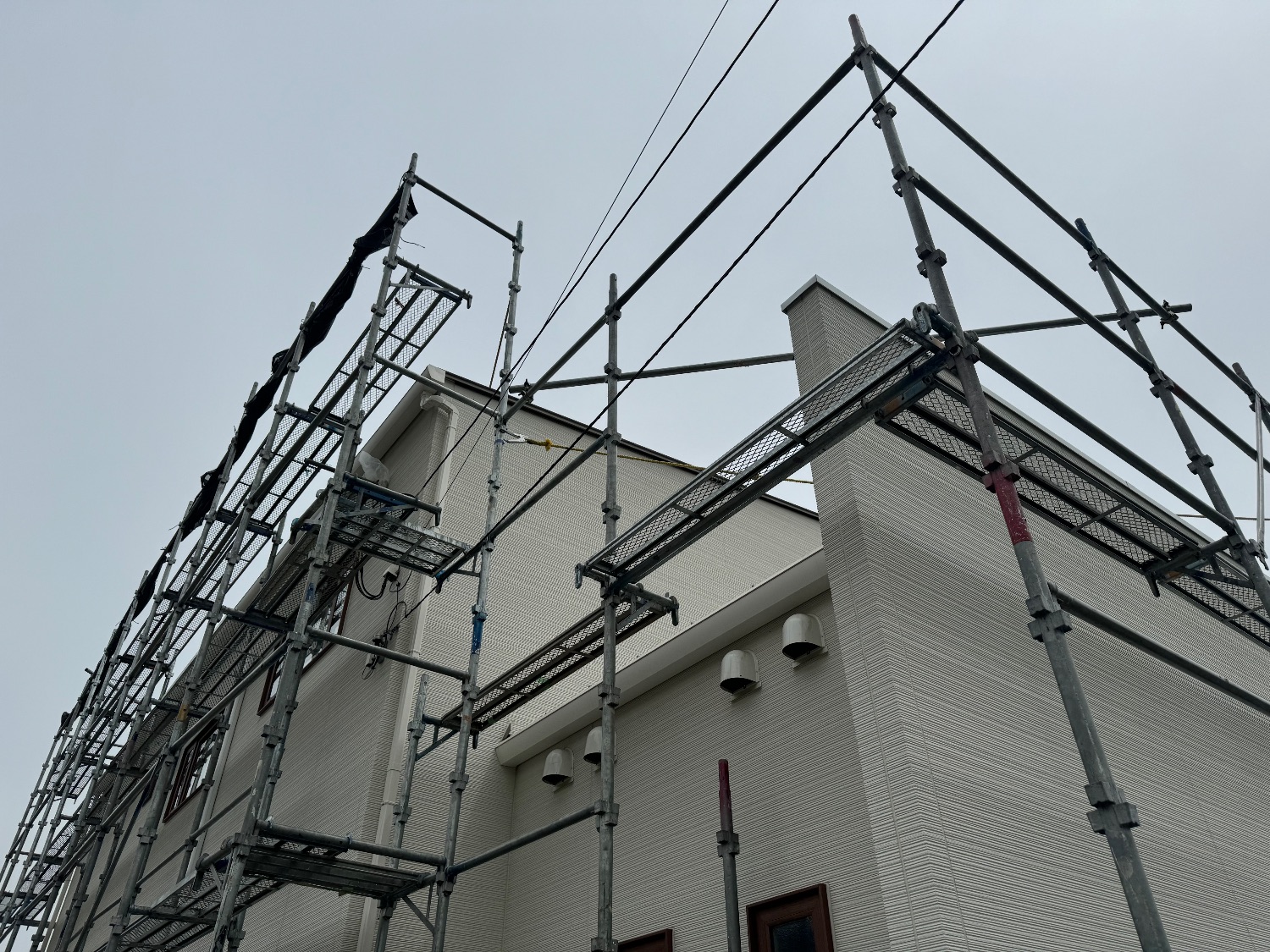 【足場】山梨県都留市四日市場にて仮設工事