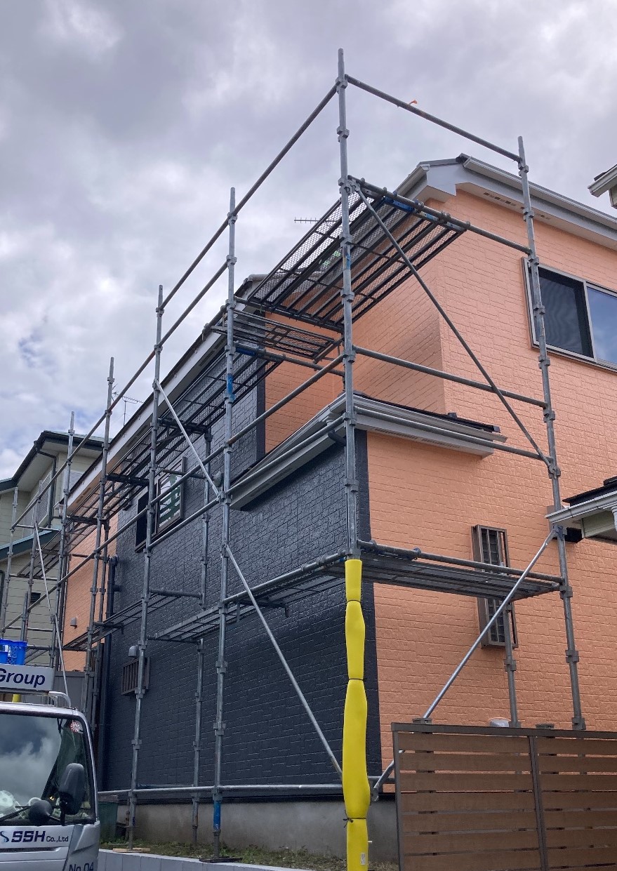 【足場】旭区中白根にて仮設工事