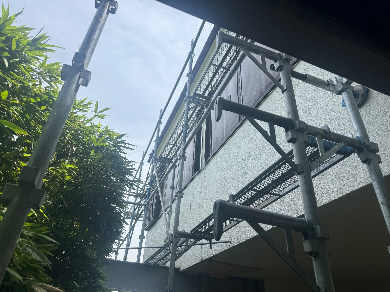 【足場】都筑区勝田町にて仮設工事