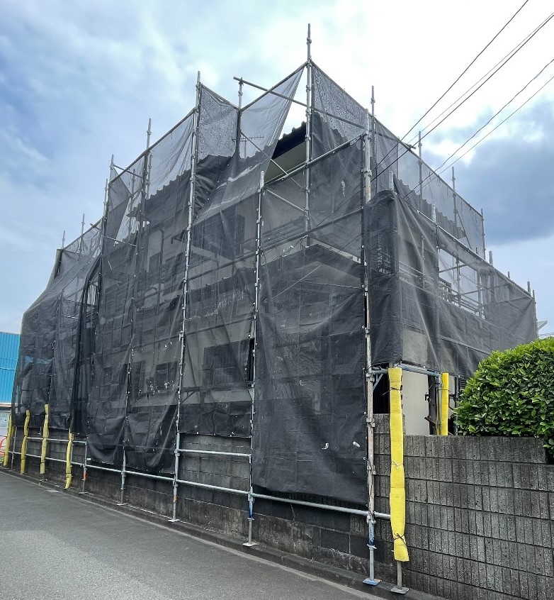 【足場】寒川町宮山にて仮設工事