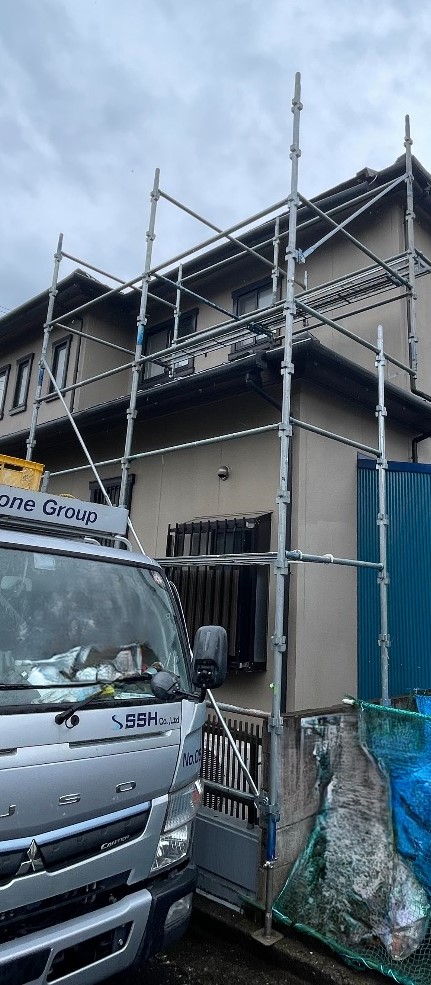 【足場】寒川町岡田にて仮設工事