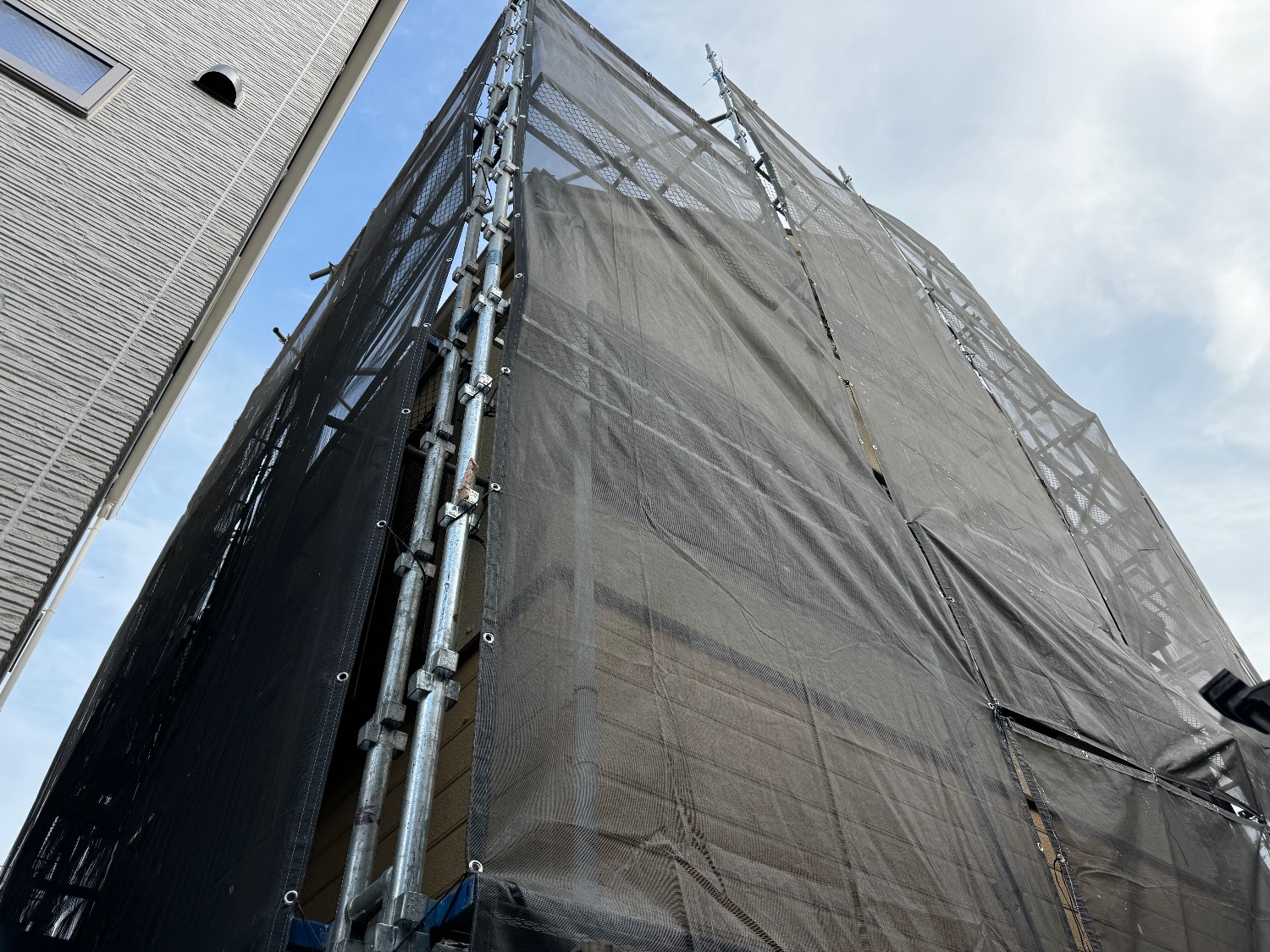 【足場】磯子区岡村にて仮設工事