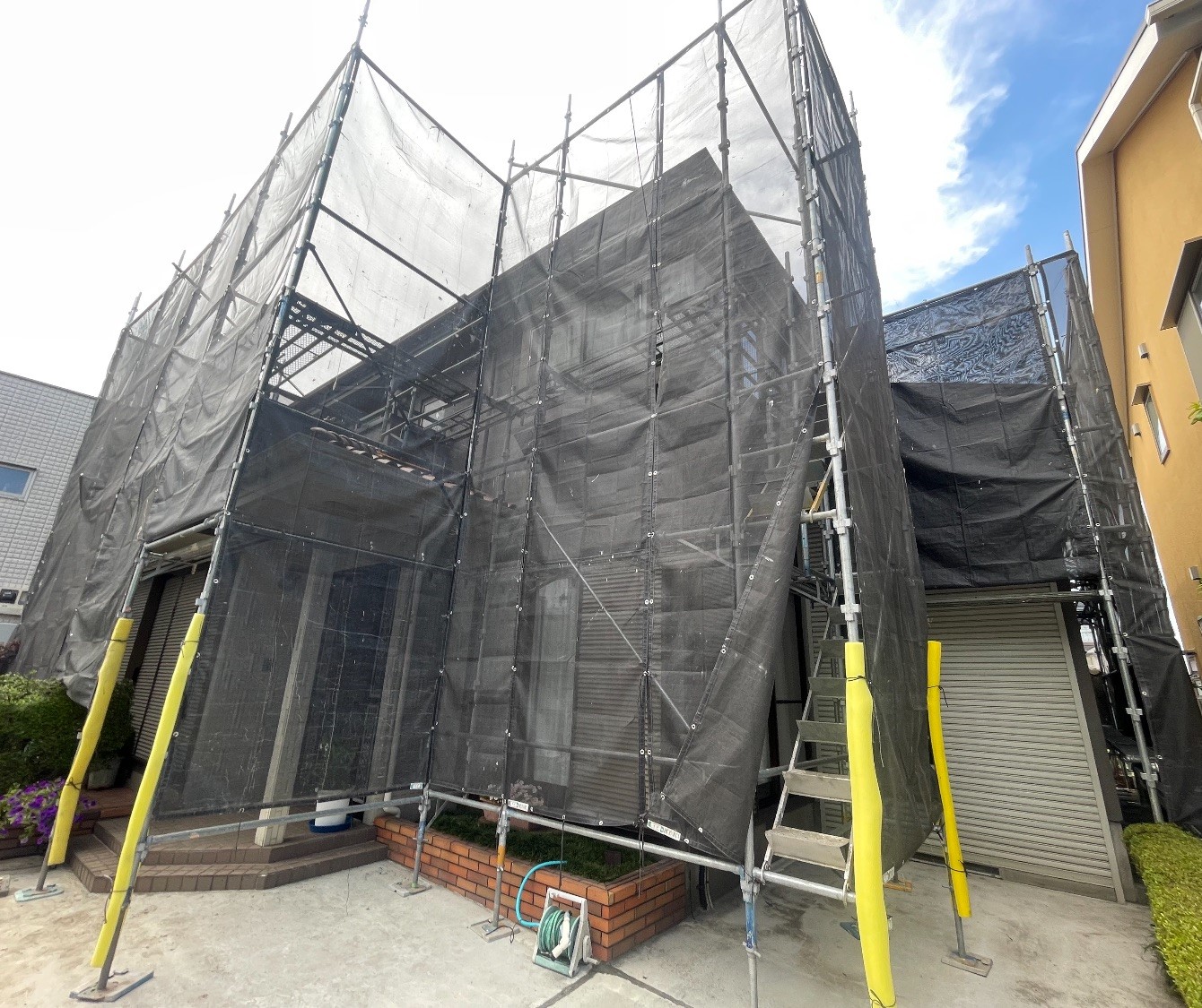 【足場】町田市金森東にて仮設工事