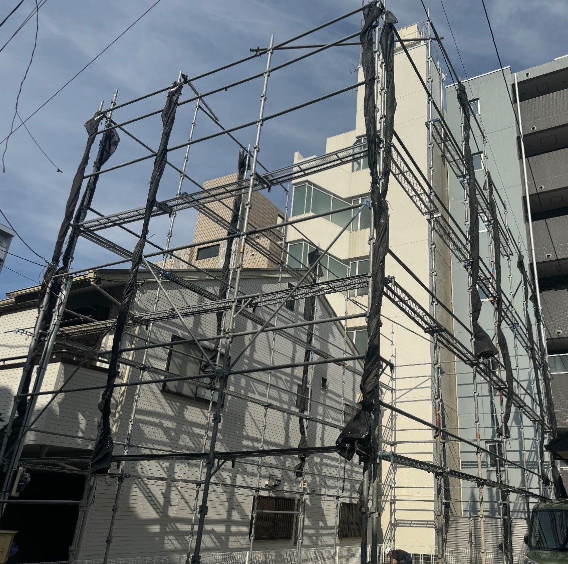 【足場】横浜市西区浅間町にて仮設工事
