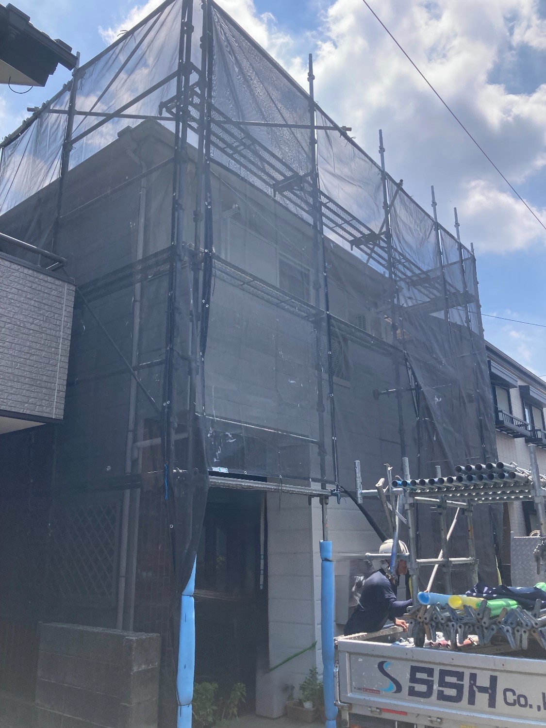 【足場】厚木市三田南にて仮設工事