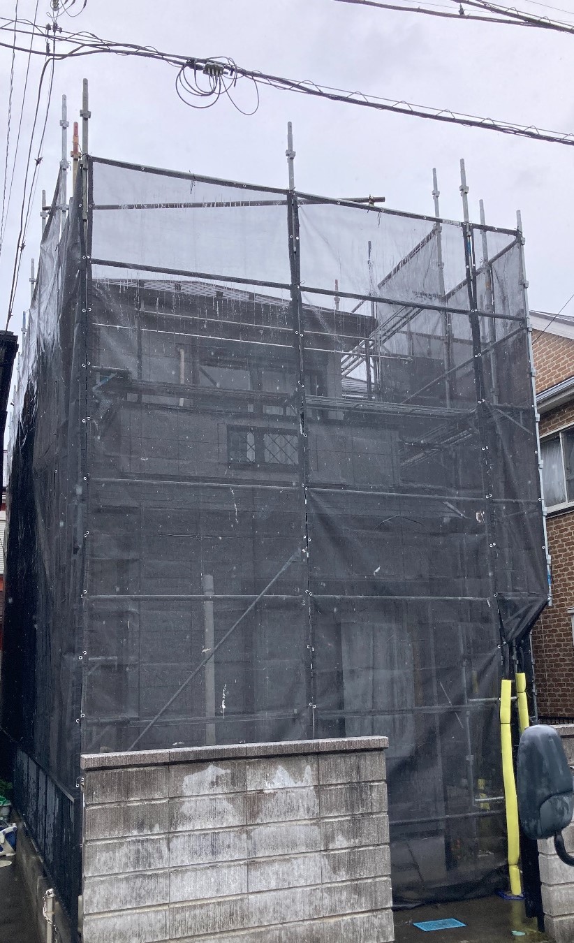 【足場】茅ヶ崎市本村にて仮設工事