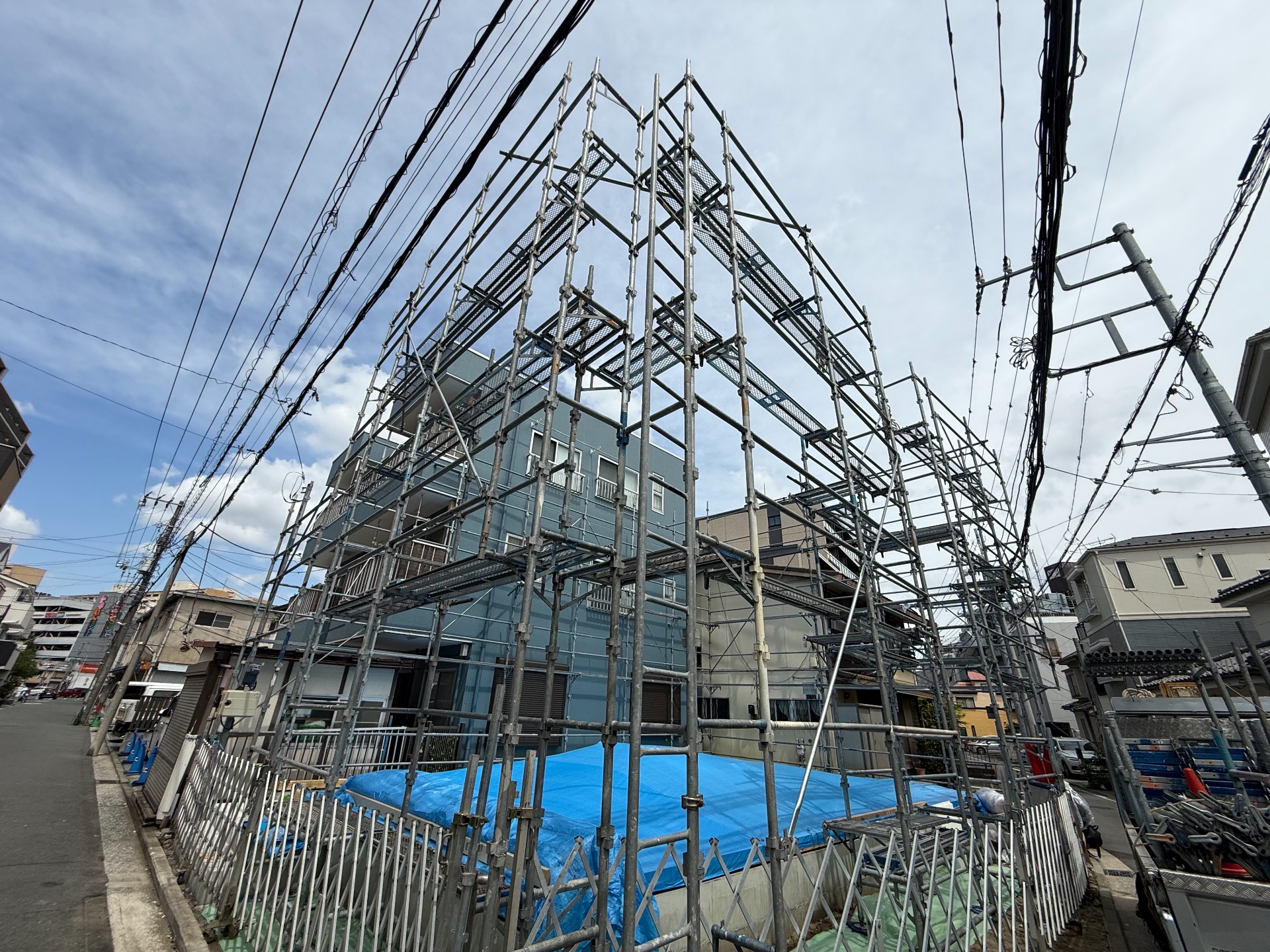 【足場】南区井土ヶ谷中町にて仮設工事