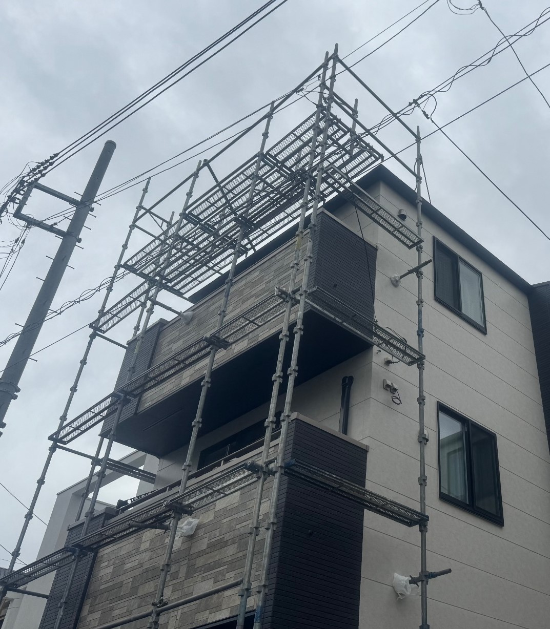 【足場】藤沢市川名にて仮設工事