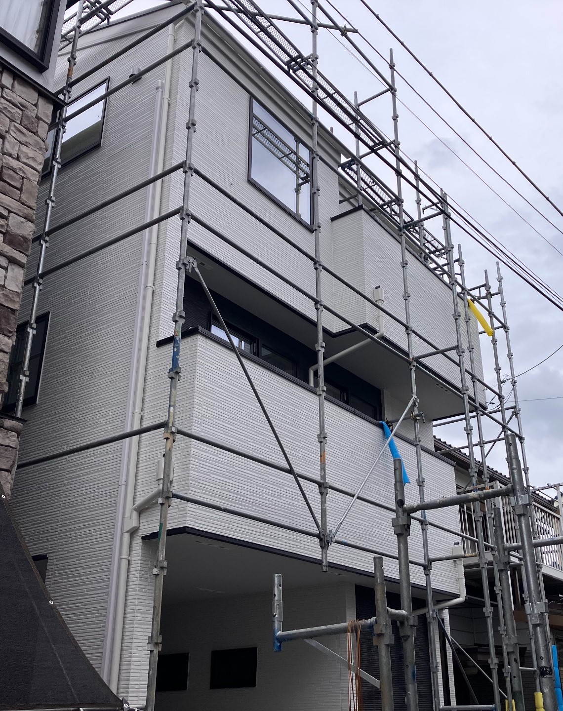 【足場】さいたま市南区松本にて仮設工事