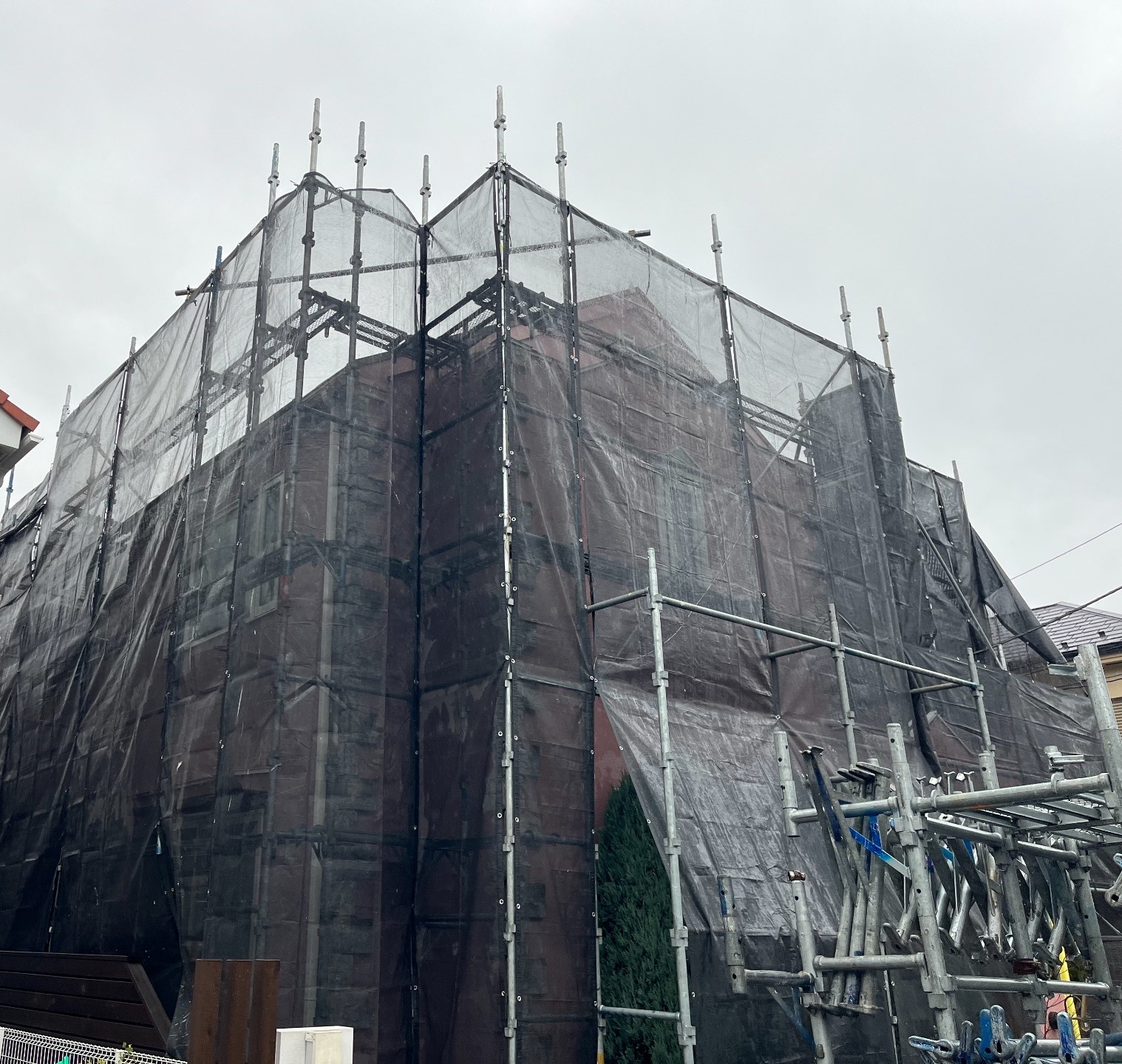 【足場】調布市国領町にて仮設工事