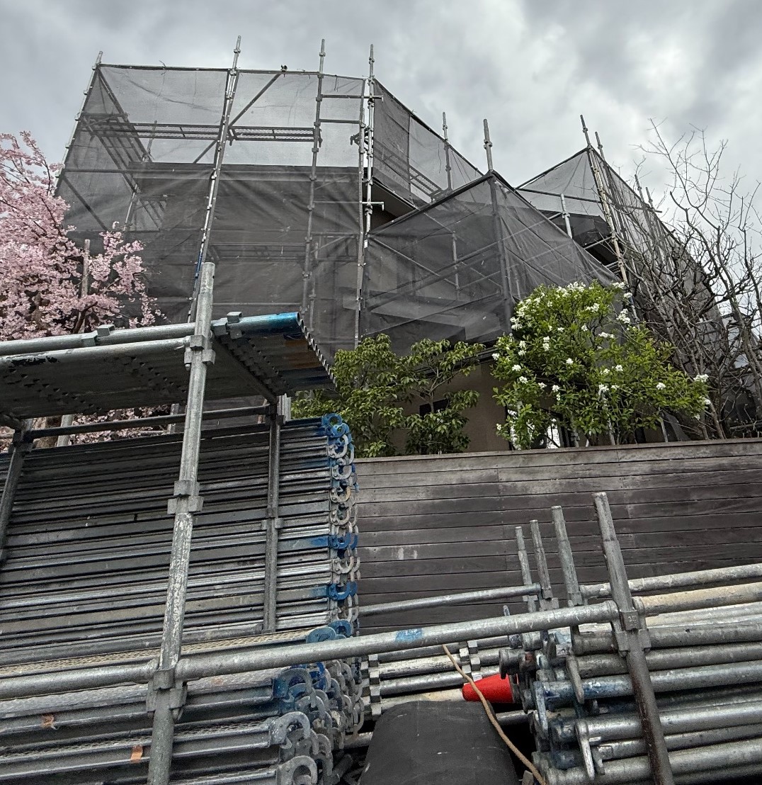 【足場】都筑区見花山にて仮設工事