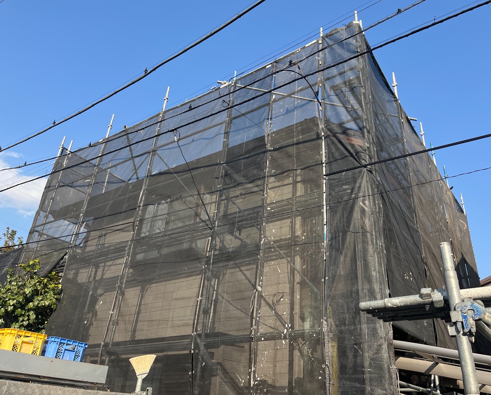 【足場】中央区宮下本町にて仮設工事