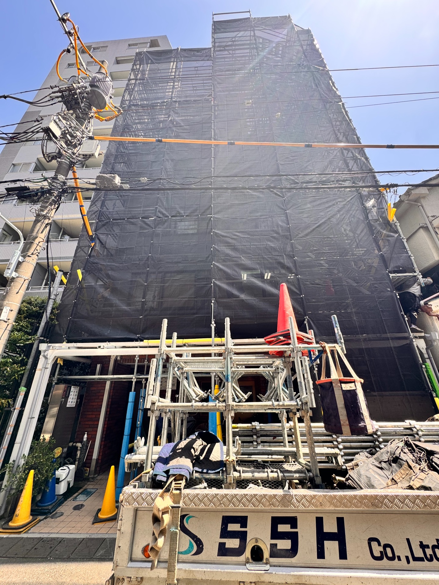 【足場】台東区三筋にて仮設工事