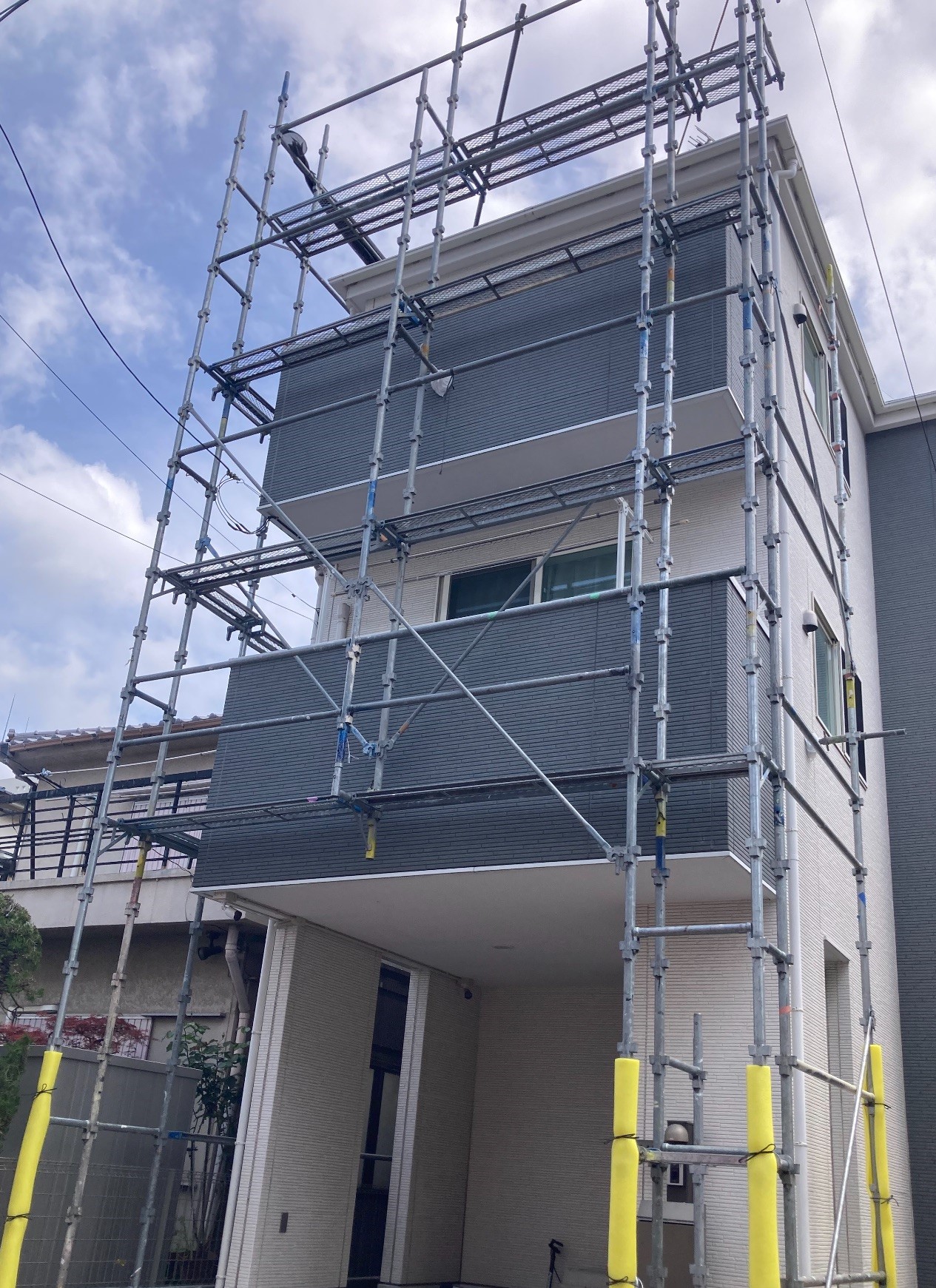 【足場】横浜市神奈川区西寺尾にて仮設工事