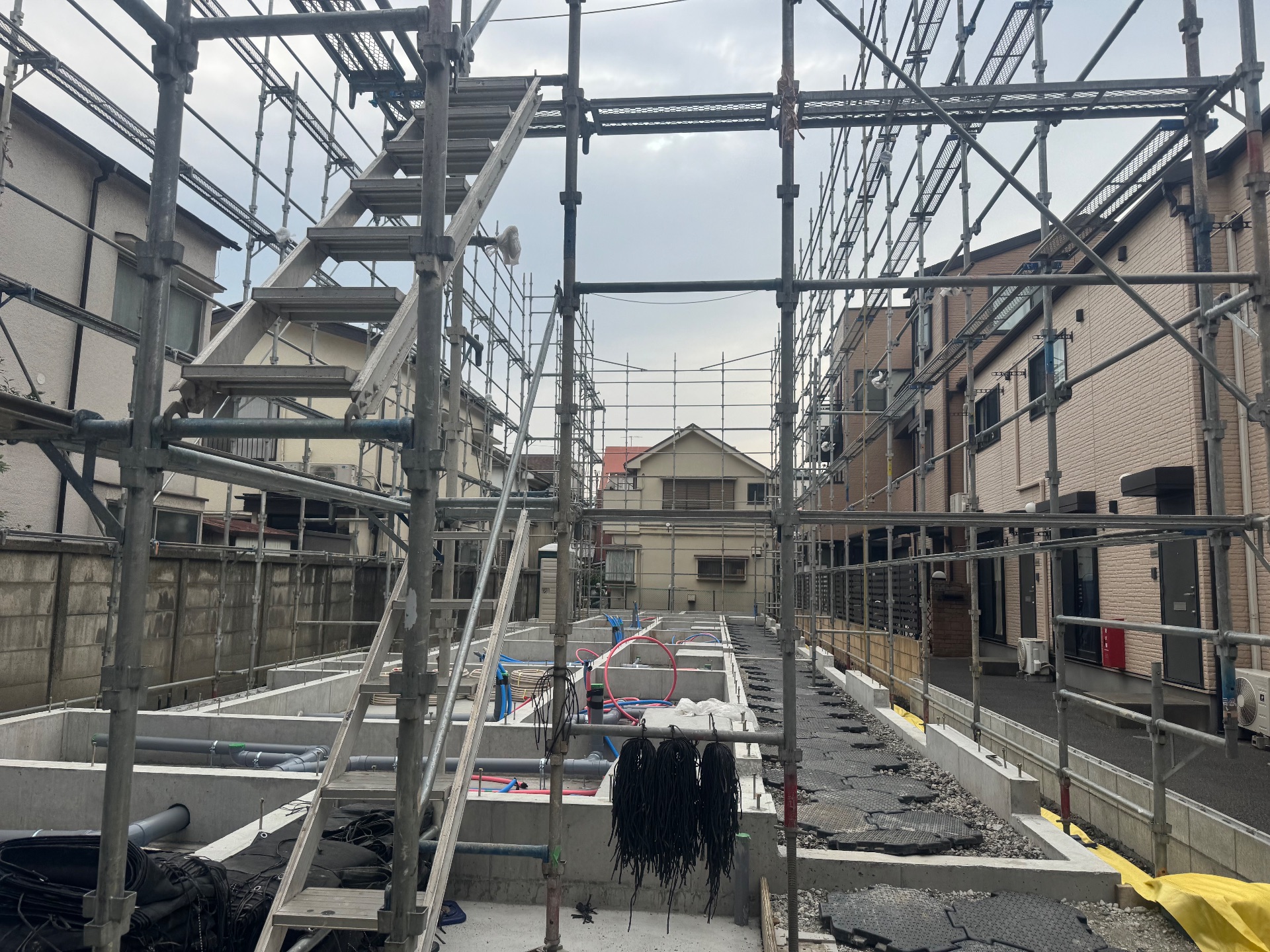 【足場】川崎市川崎区昭和にて仮設工事