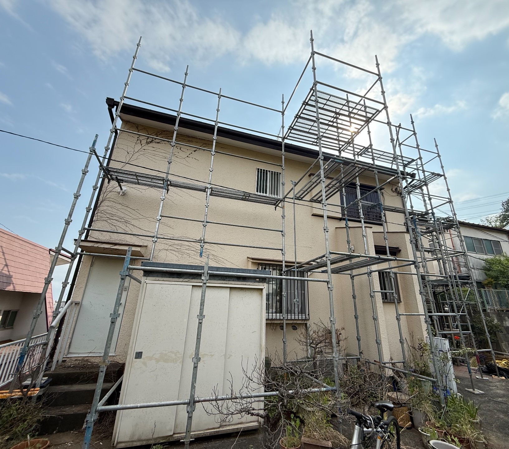 【足場】町田市玉川学園にて仮設工事