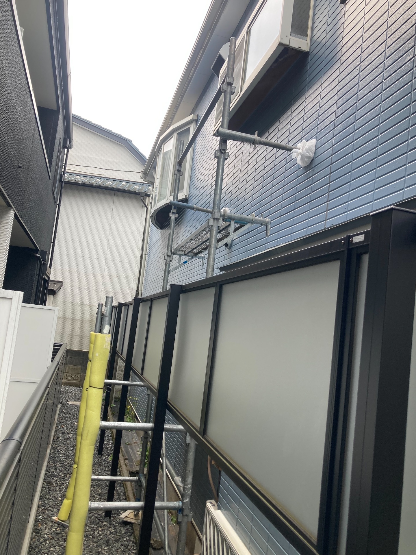 【足場】三鷹市中原にて仮設工事