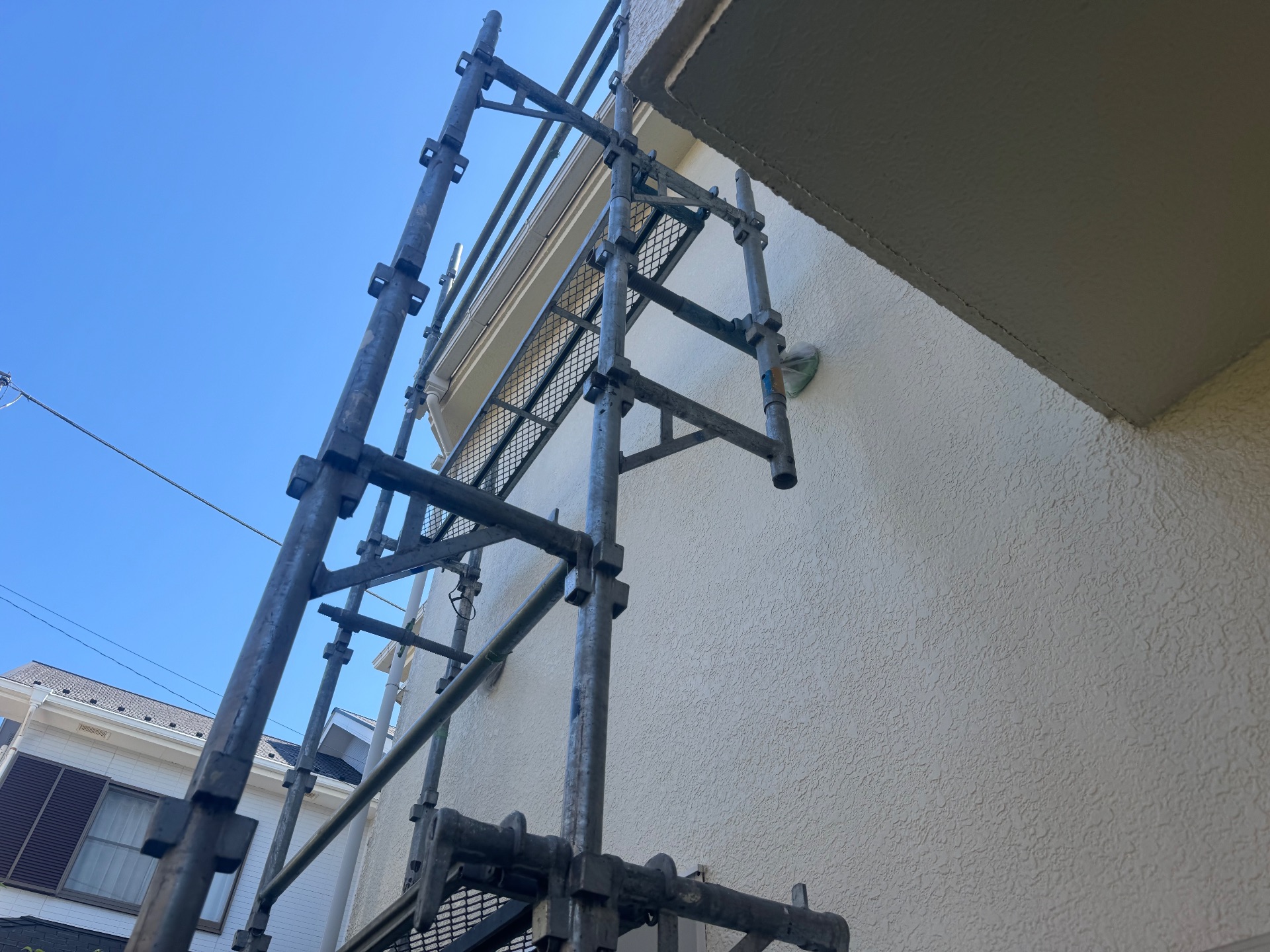 【足場】茅ヶ崎市小和田にて仮設工事