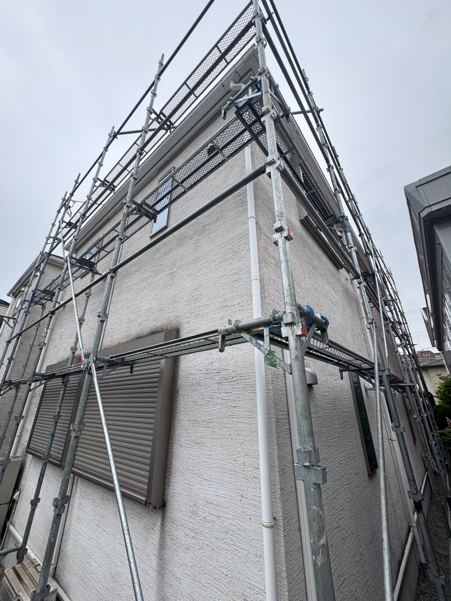 【足場】府中市若松町にて仮設工事
