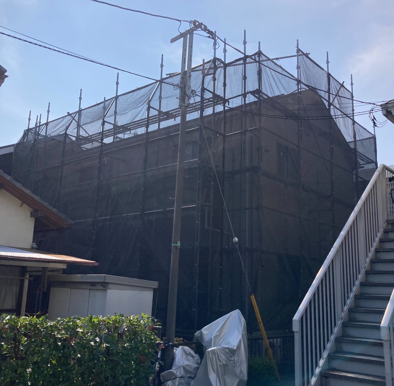 【足場】厚木市下川入にて仮設工事