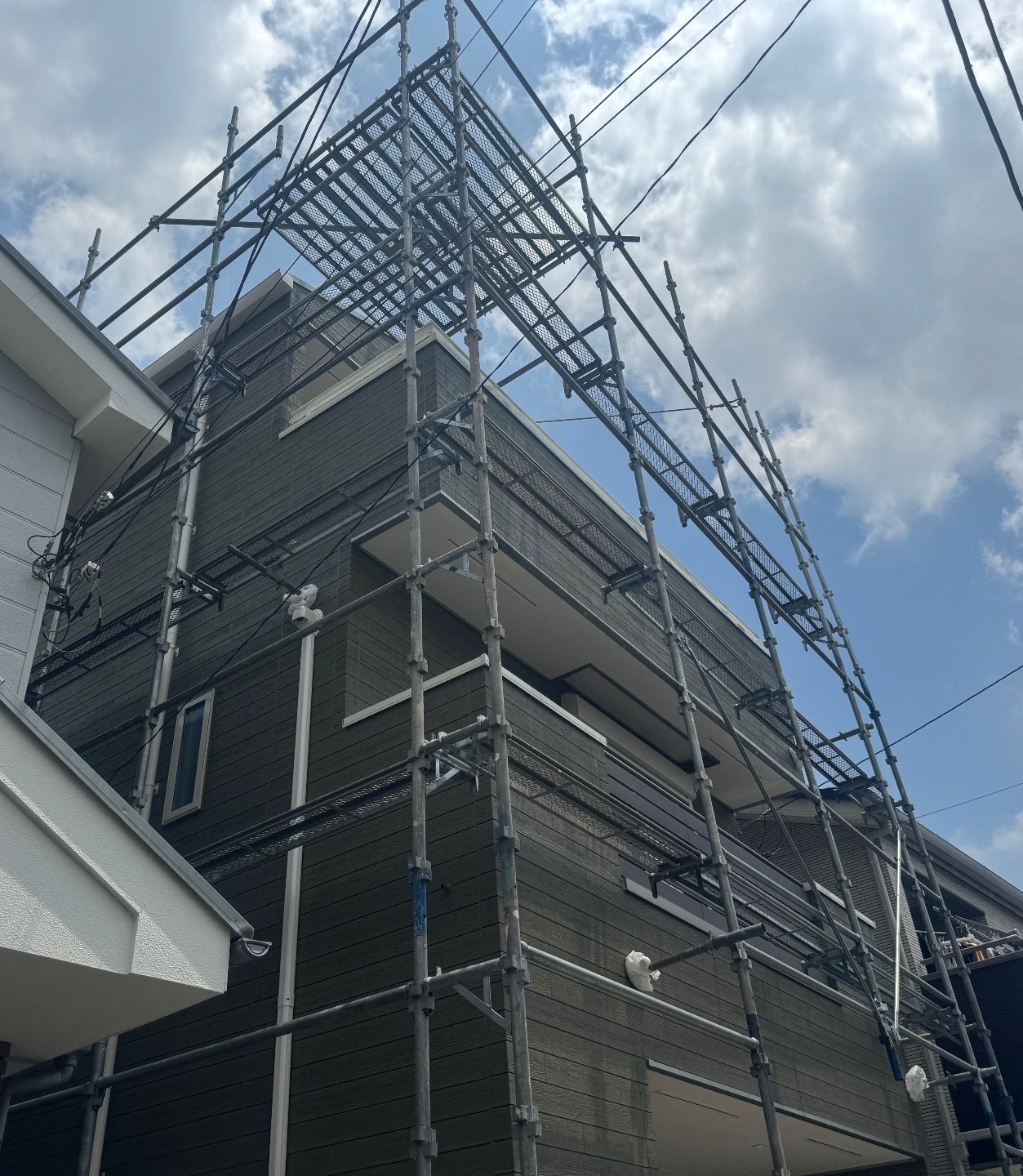 【足場】川崎市多摩区菅北浦にて仮設工事