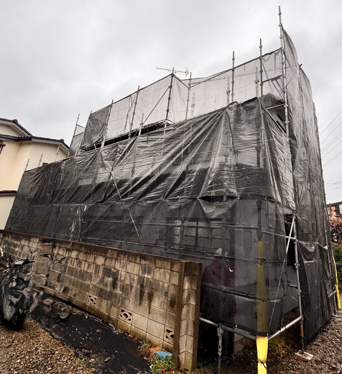 【足場】港北区綱島東にて仮設工事