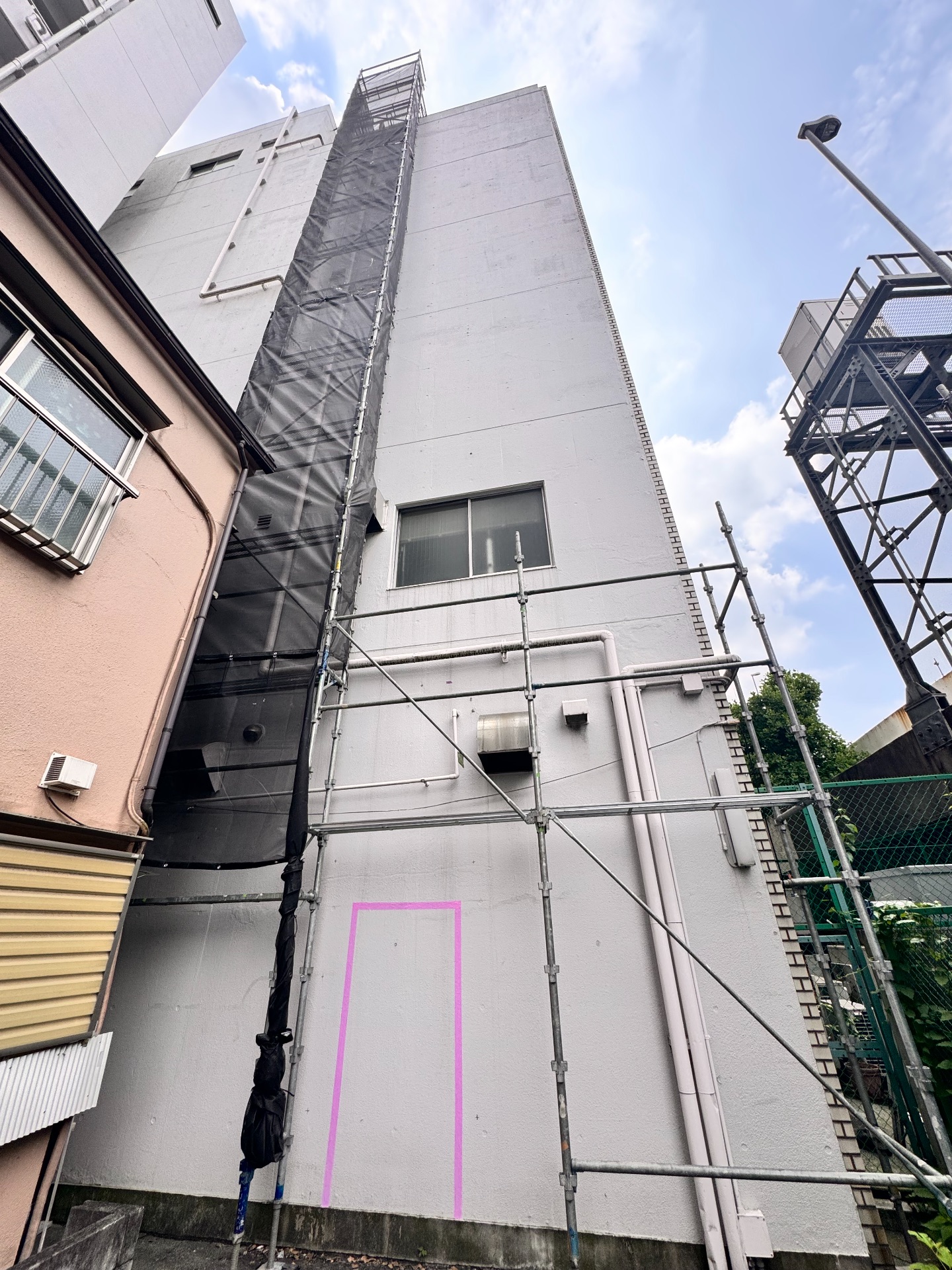 【足場】港区芝にて仮設工事