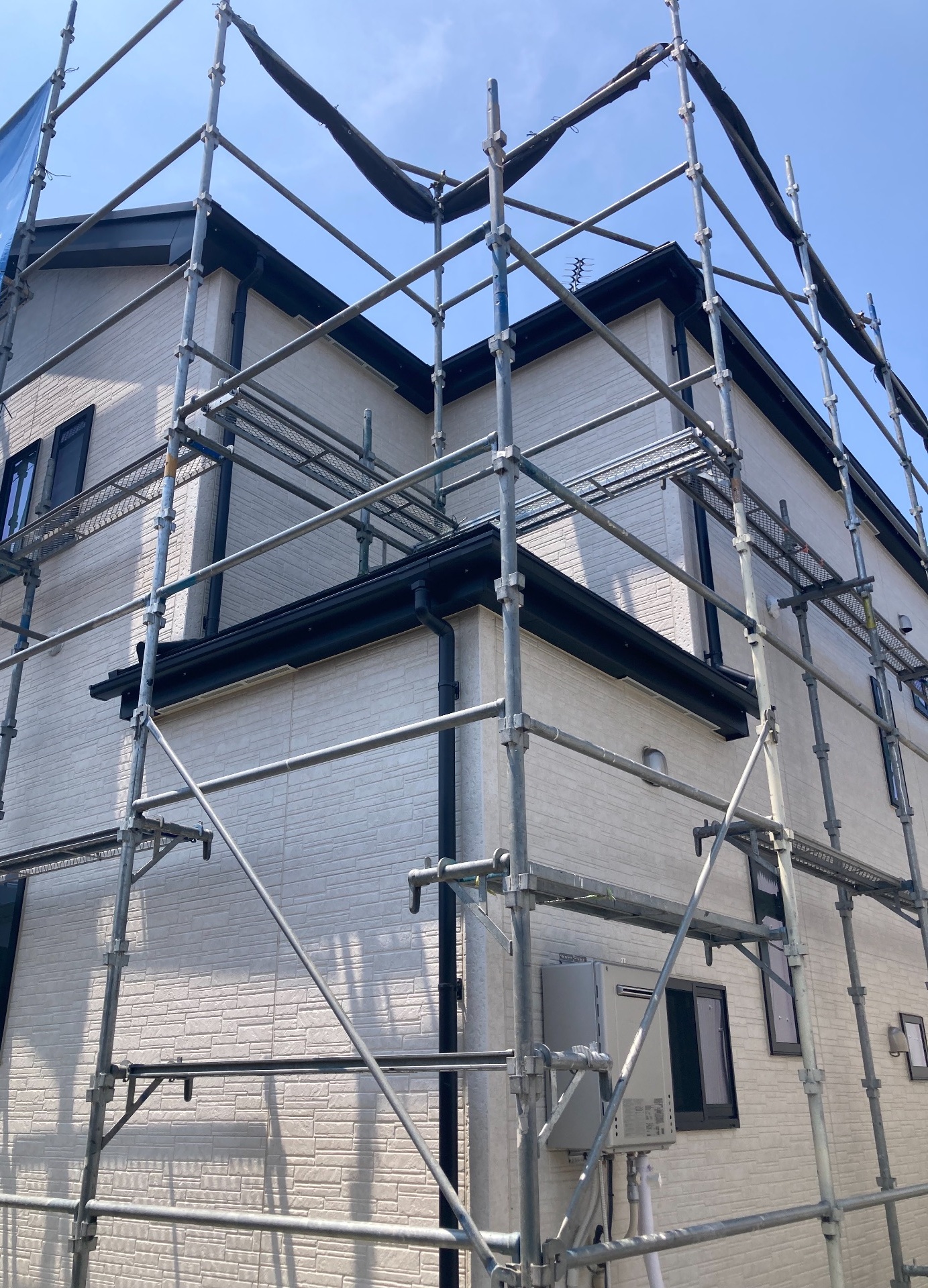 【足場】厚木市岡田にて仮設工事