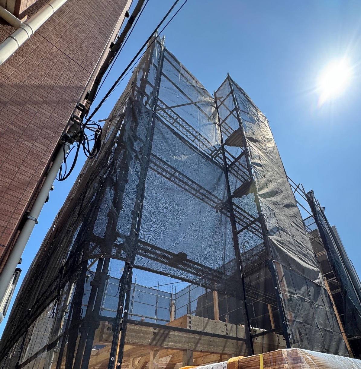 【足場】川崎市川崎区藤崎にて仮設工事