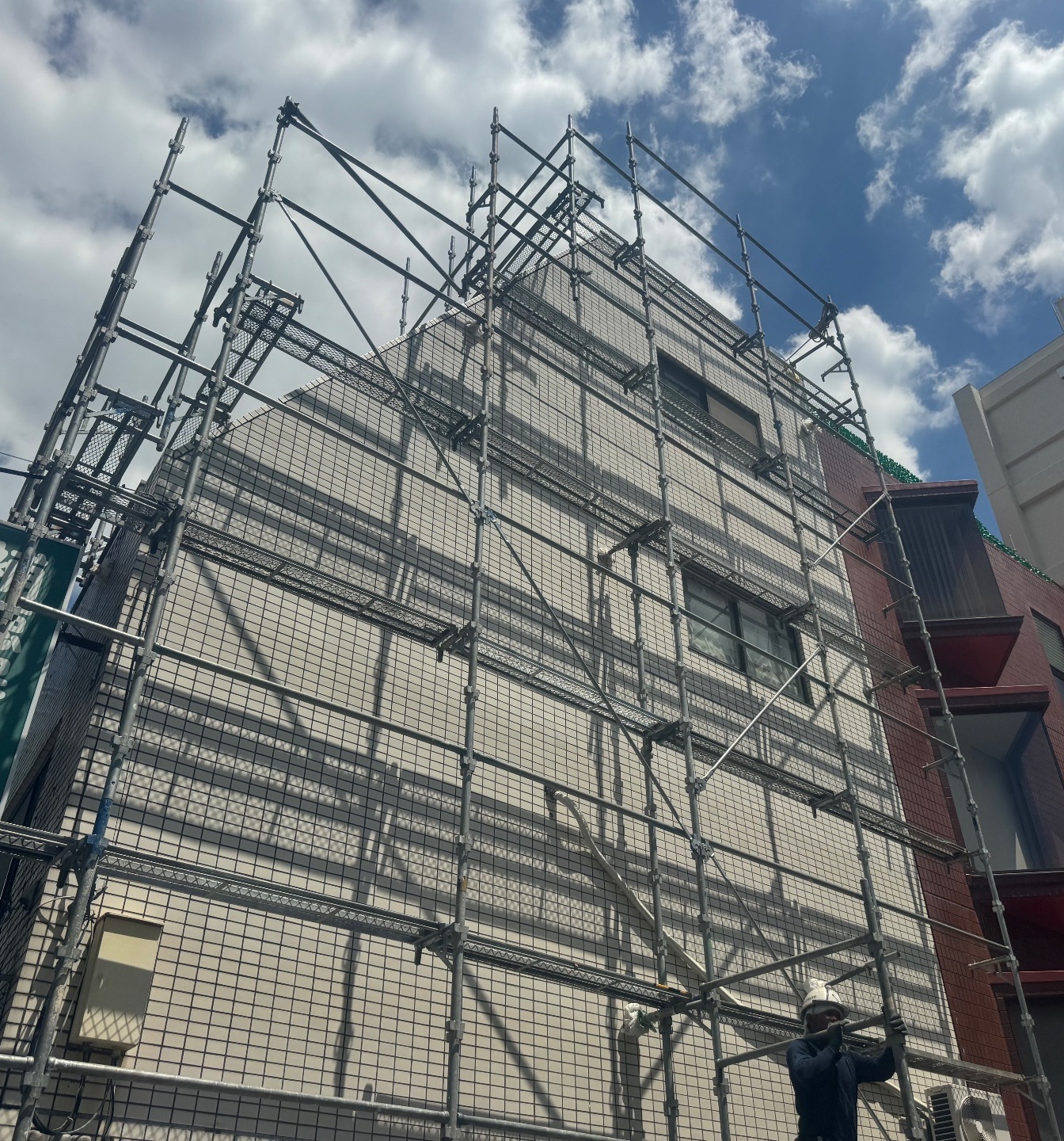 【足場】川崎市麻生区百合丘にて仮設工事