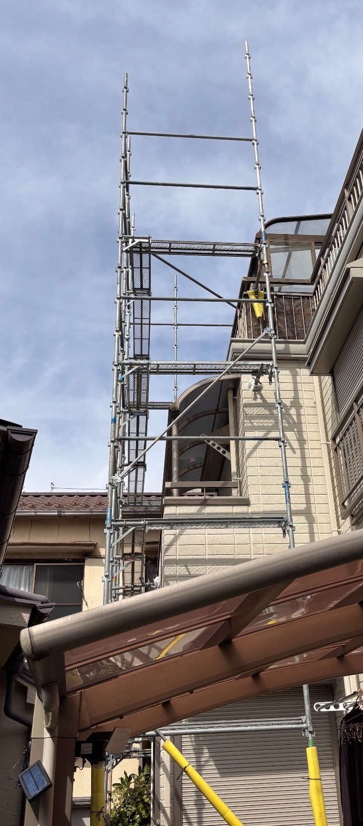 【足場】大田区大森北にて仮設工事