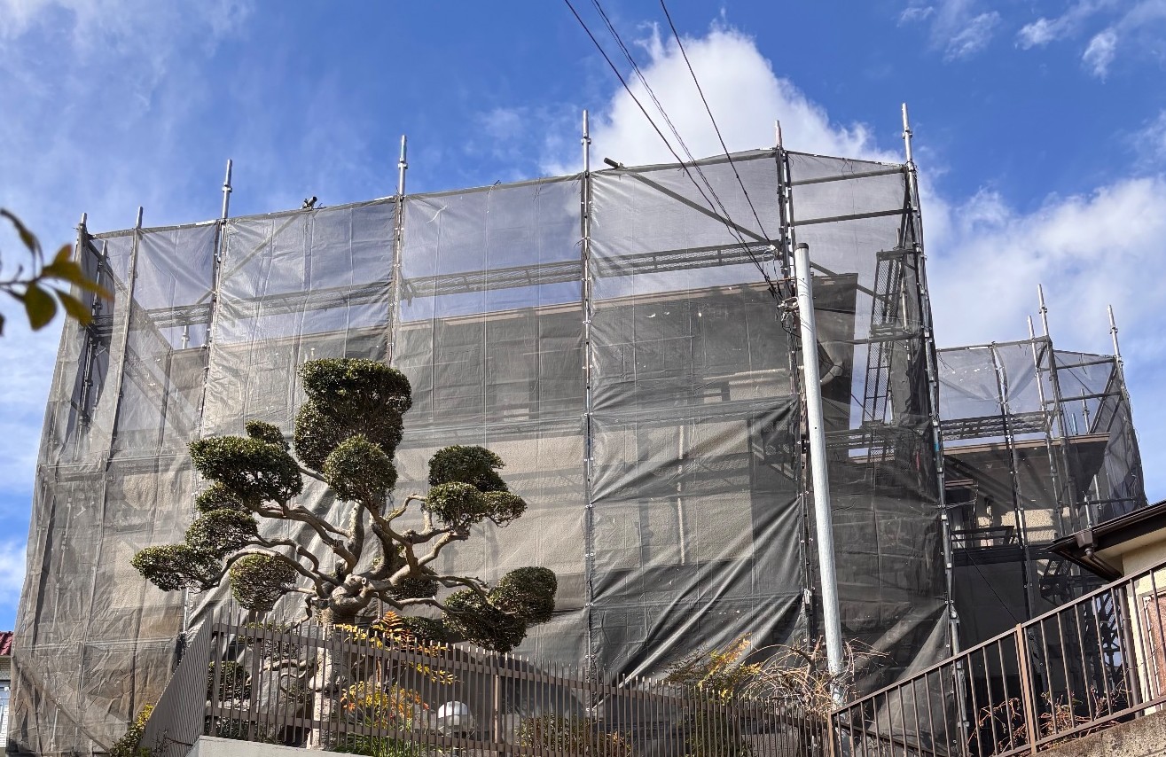 【足場】瀬谷区阿久和東にて仮設工事