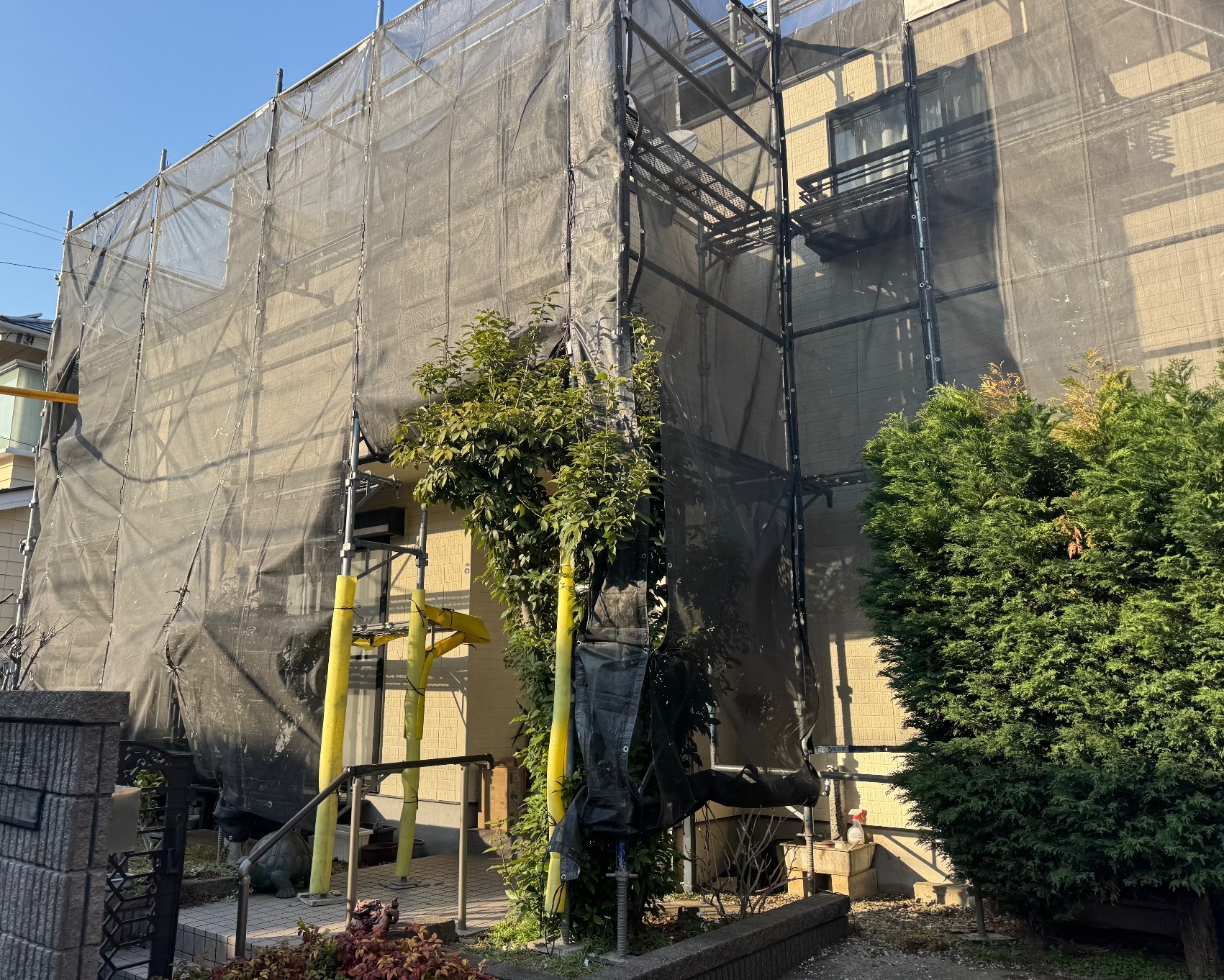 【足場】港北区高田東にて仮設工事