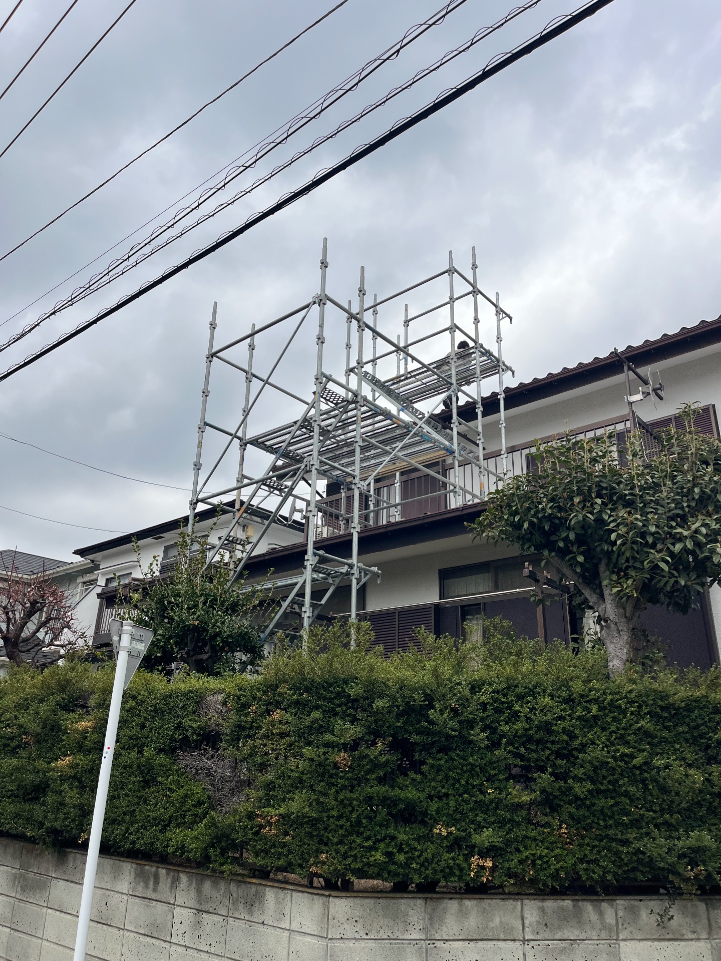 【足場】町田市南成瀬にて仮設工事