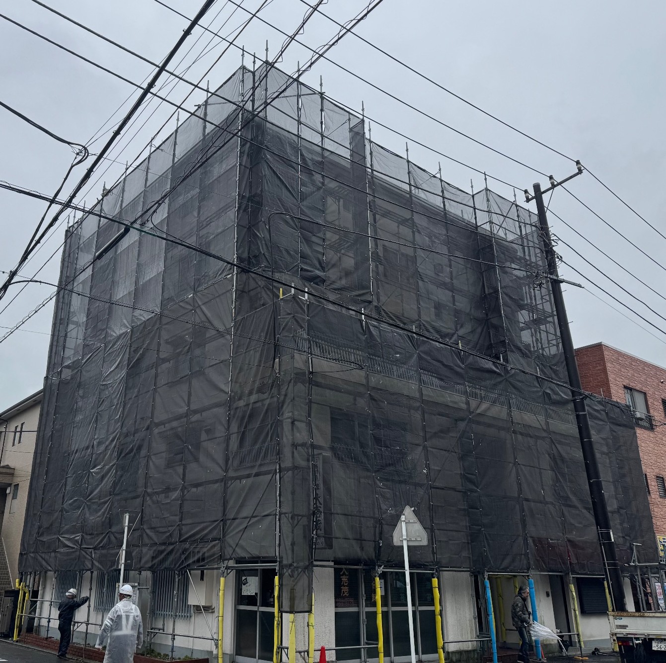 【足場】神奈川区西大口にて仮設工事