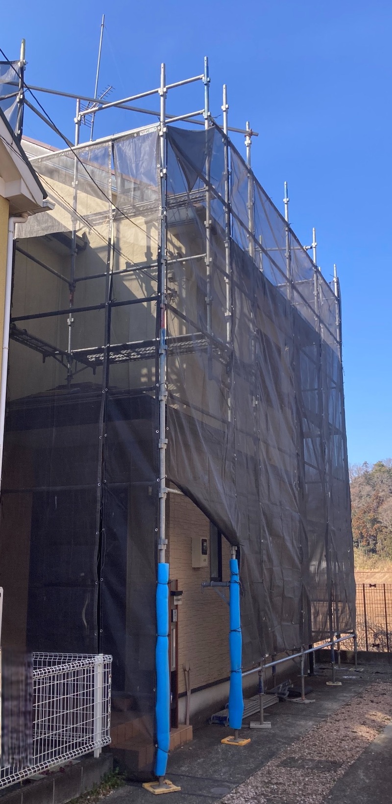 【足場】厚木市愛名にて仮設工事